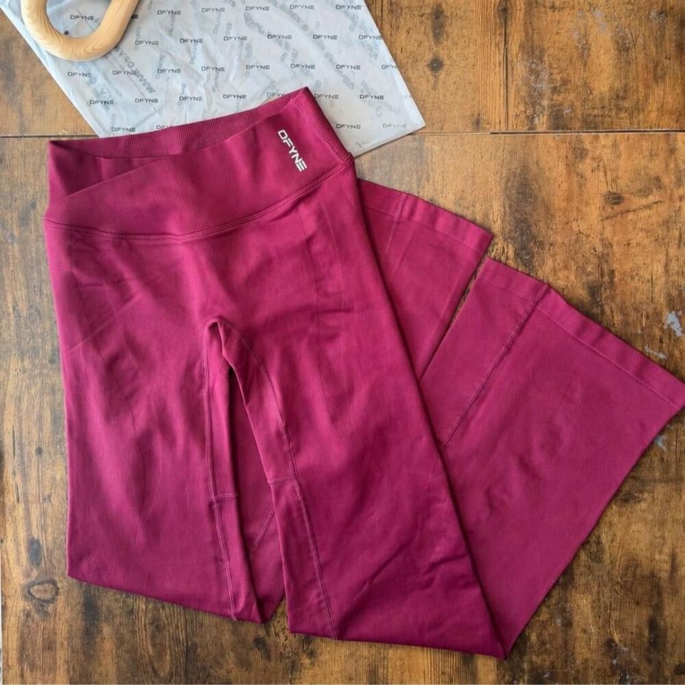 Dfyne Women's Burgundy Leggings
